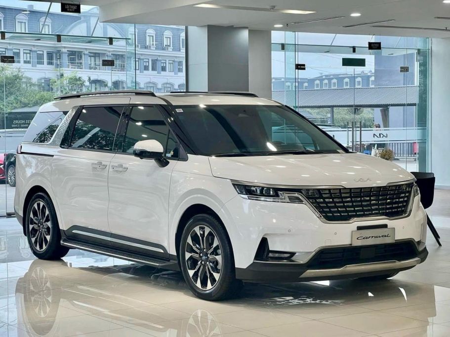 Kia bổ sung thêm phiên bản mới và điều chỉnh giá bán của mẫu Carnival tại Việt Nam